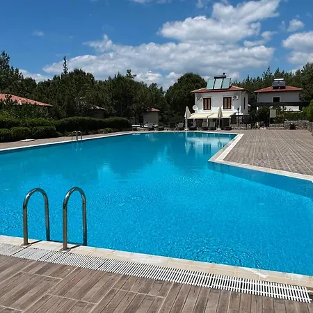 The Village 2 Bedroom Detached With Shared Pool Вилла