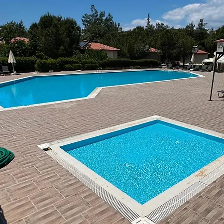 Вилла The Village 2 Bedroom Detached With Shared Pool