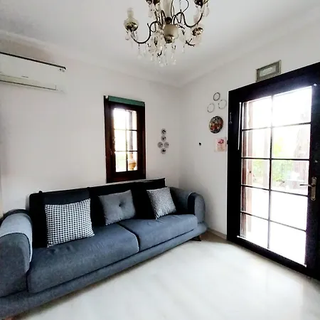 Вилла The Village 2 Bedroom Detached With Shared Pool *